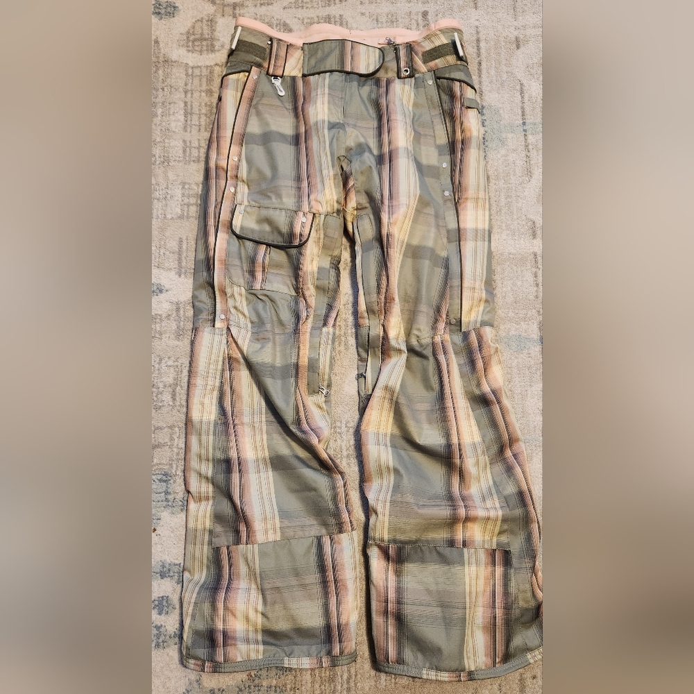 686 ACC Women Snow Pants. Olive/plaid. Size Small.